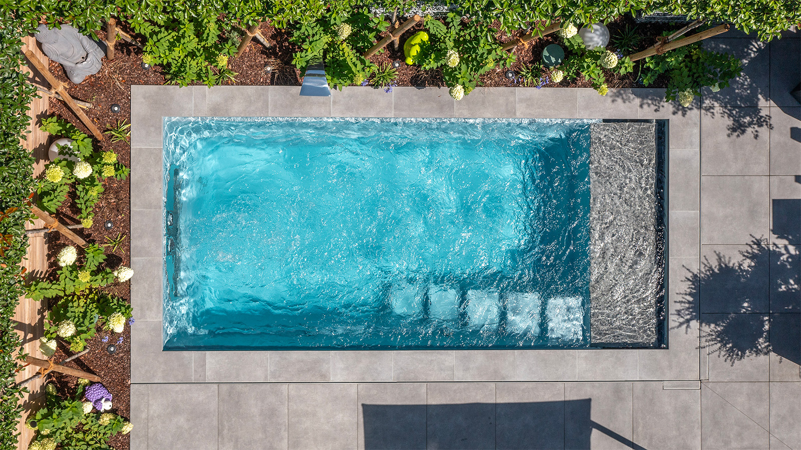 Eine schöne Poolgestaltung von Leisure Pools München